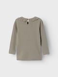 Product image thumbnail - SLIM FIT TOP MED LANGE ÆRMER, Dried Sage | 2